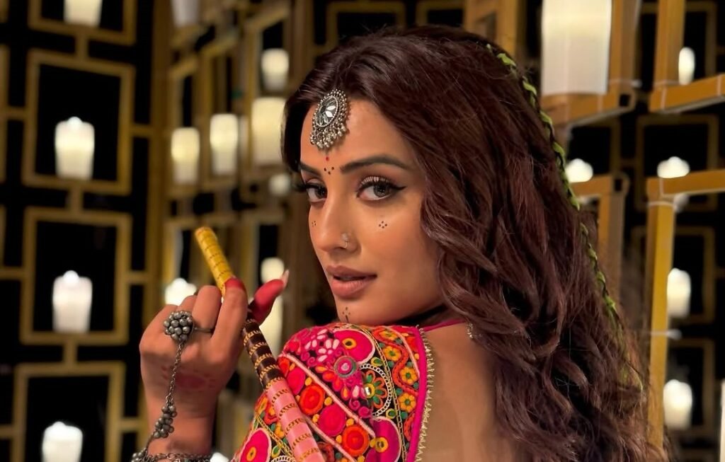 Akshara Singh Bhojpuri Film Queen